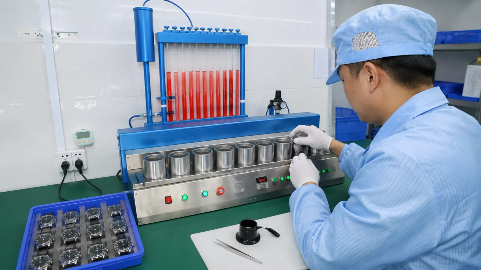 Watches under pressure in the water-resistance test rig
